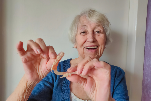 Prairie Village, KS, dentist offer dentures for patients